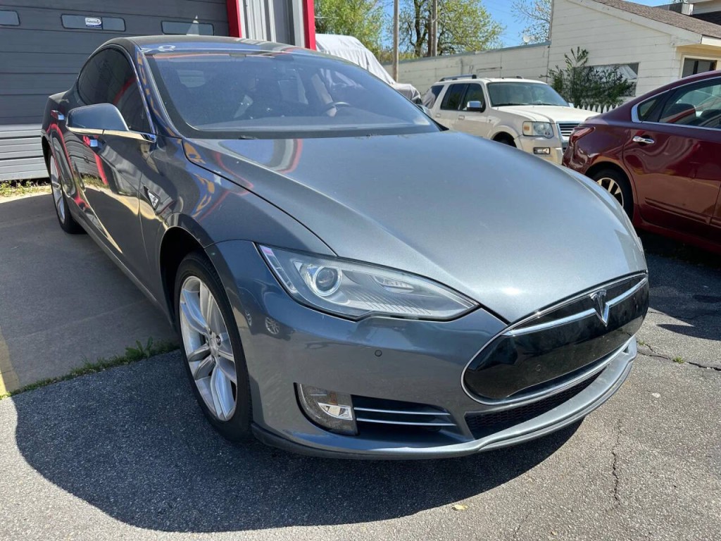 2014 Tesla Model S Image 4