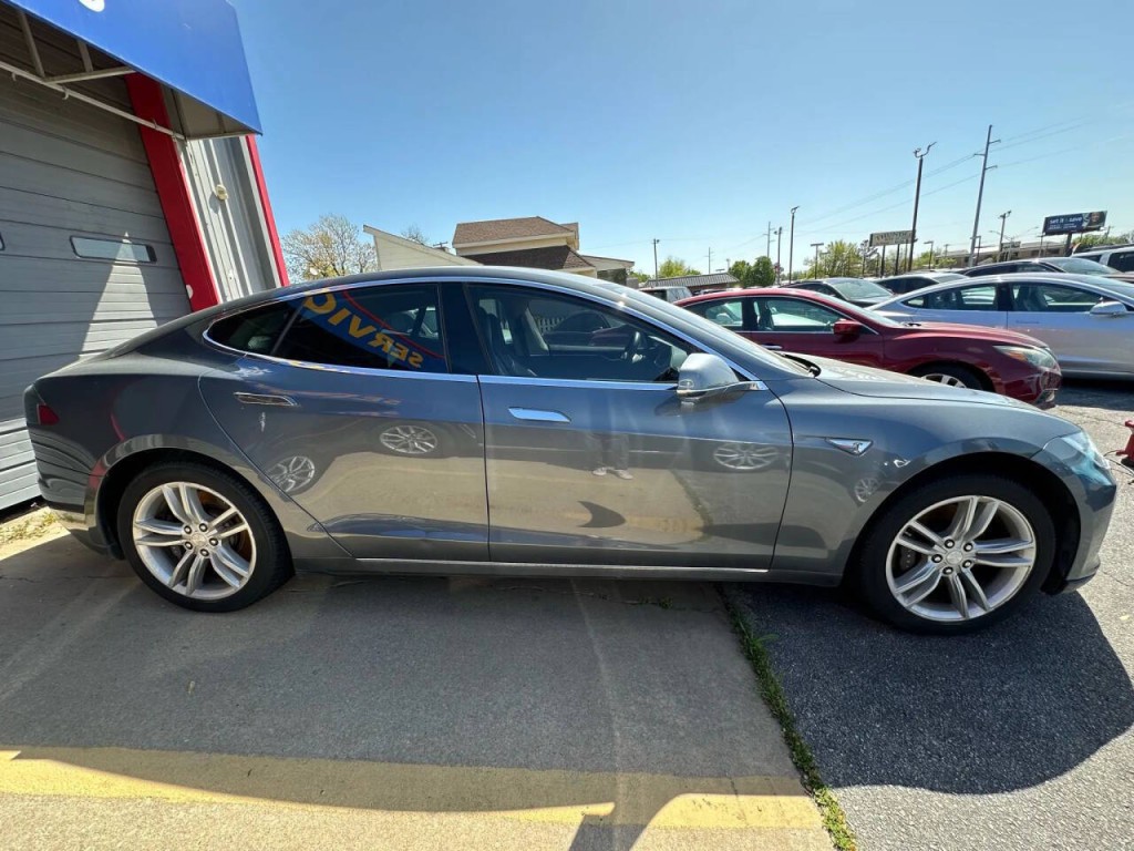 2014 Tesla Model S Image 5