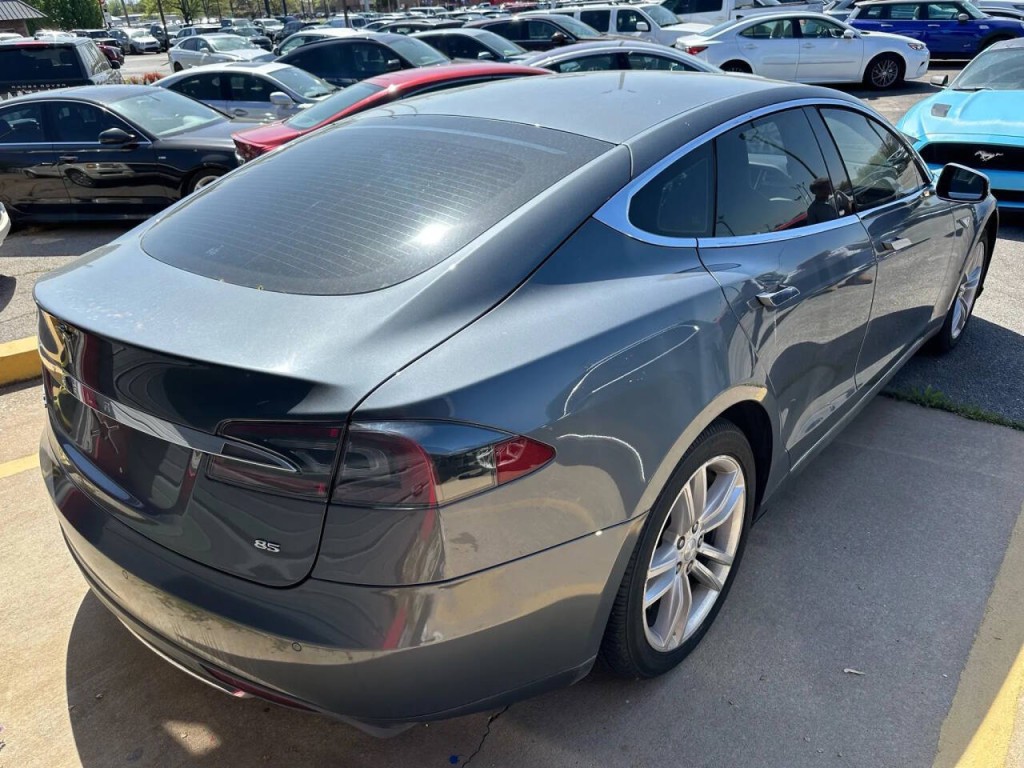 2014 Tesla Model S Image 6