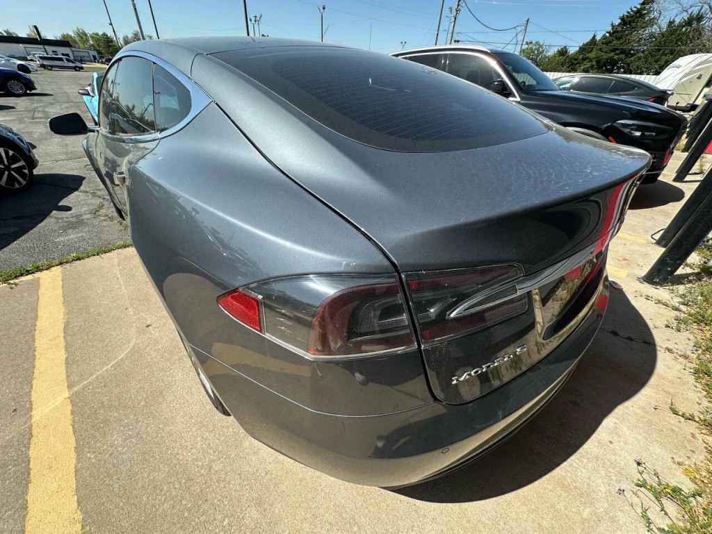 2014 Tesla Model S Image 8