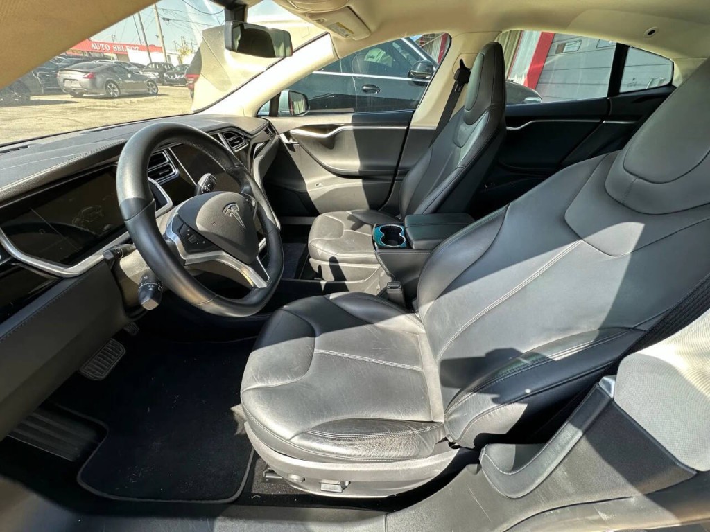 2014 Tesla Model S Image 9