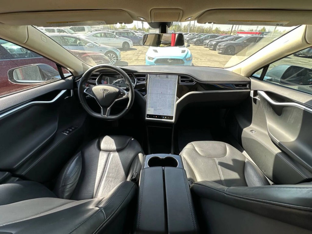 2014 Tesla Model S Image 10