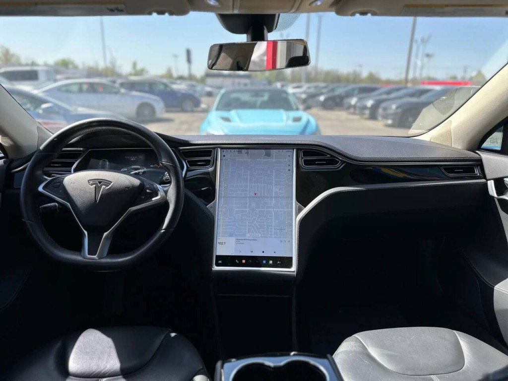 2014 Tesla Model S Image 11