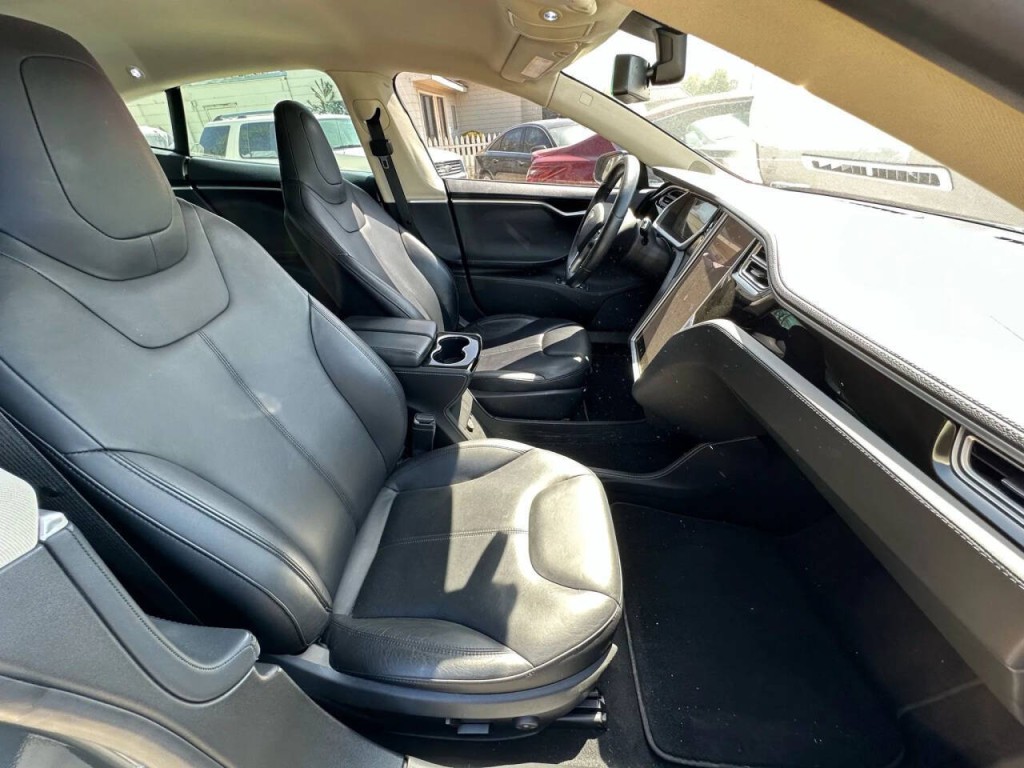 2014 Tesla Model S Image 12