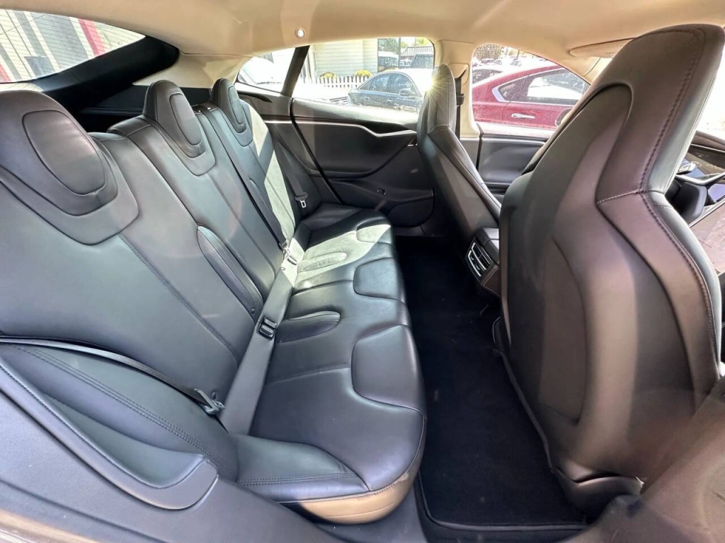 2014 Tesla Model S Image 13