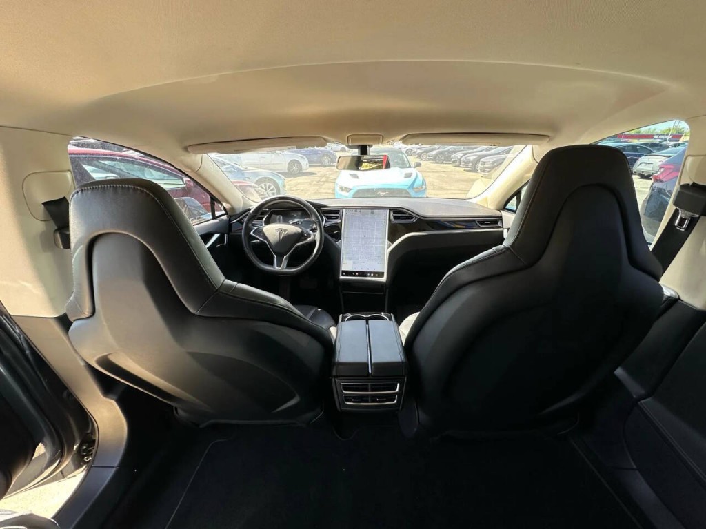 2014 Tesla Model S Image 14