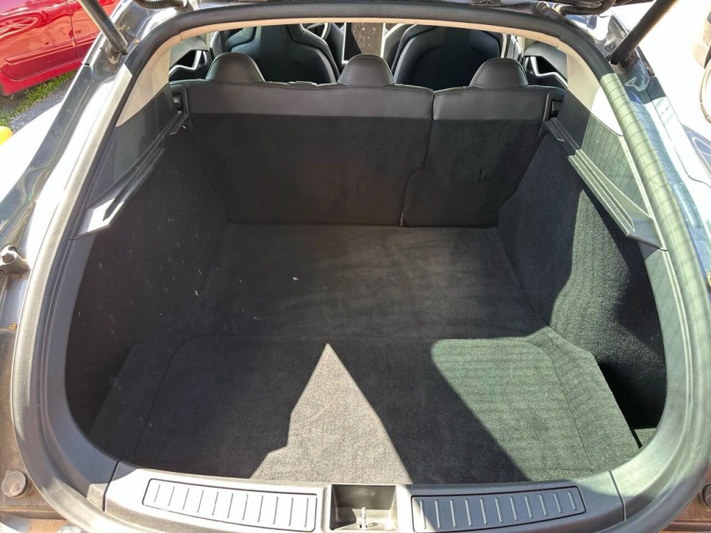 2014 Tesla Model S Image 17