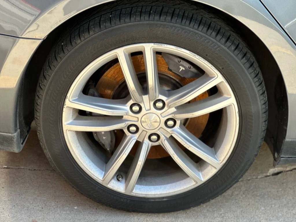 2014 Tesla Model S Image 19