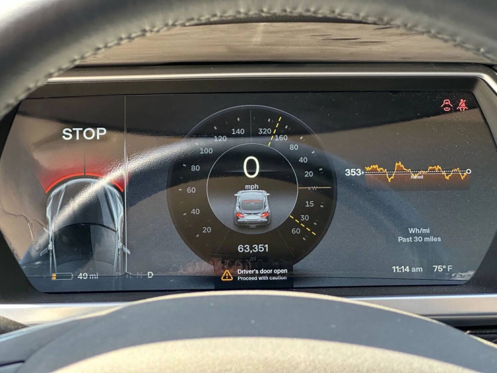 2014 Tesla Model S Image 23
