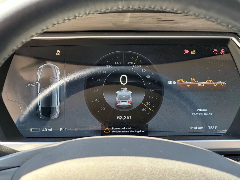 2014 Tesla Model S Image 24