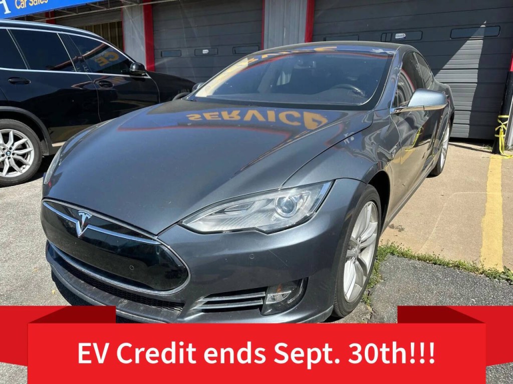 2014 Tesla Model S Image 27