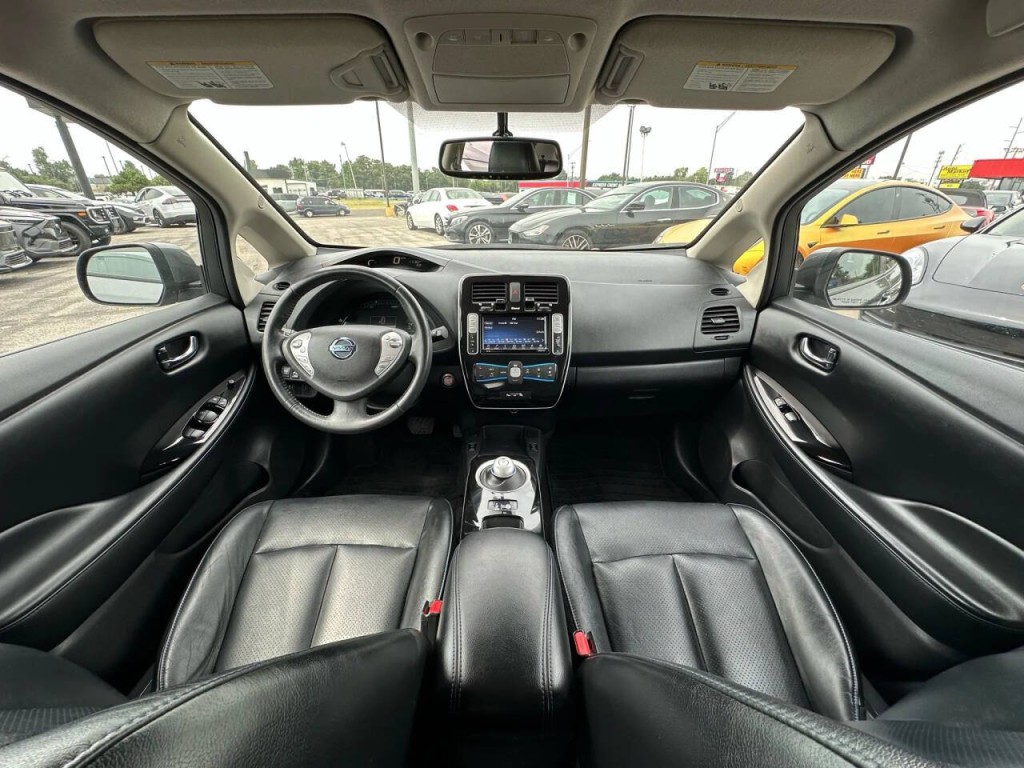 2017 Nissan Leaf Image 2