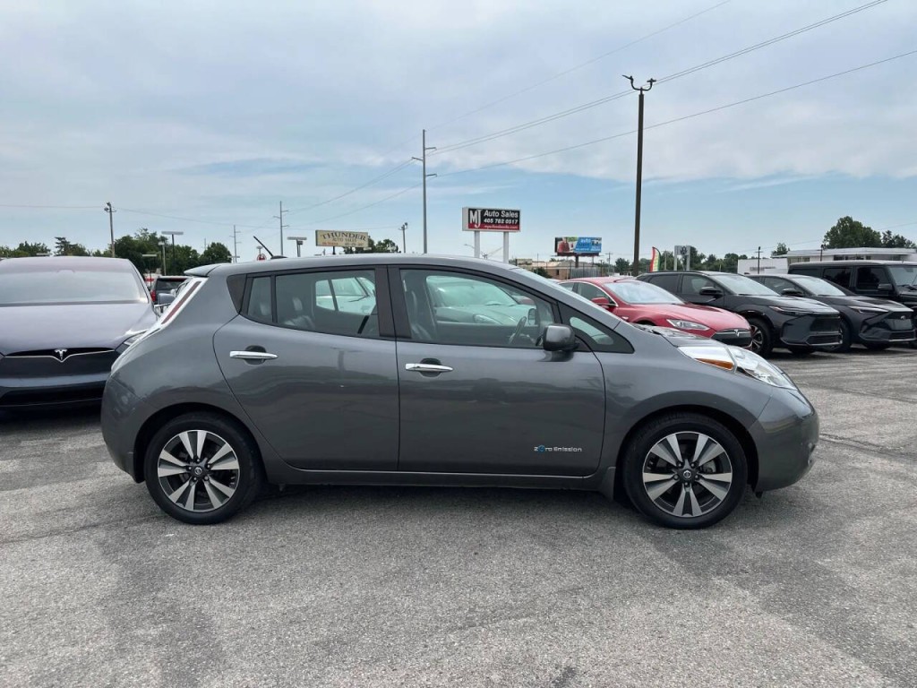 2017 Nissan Leaf Image 5