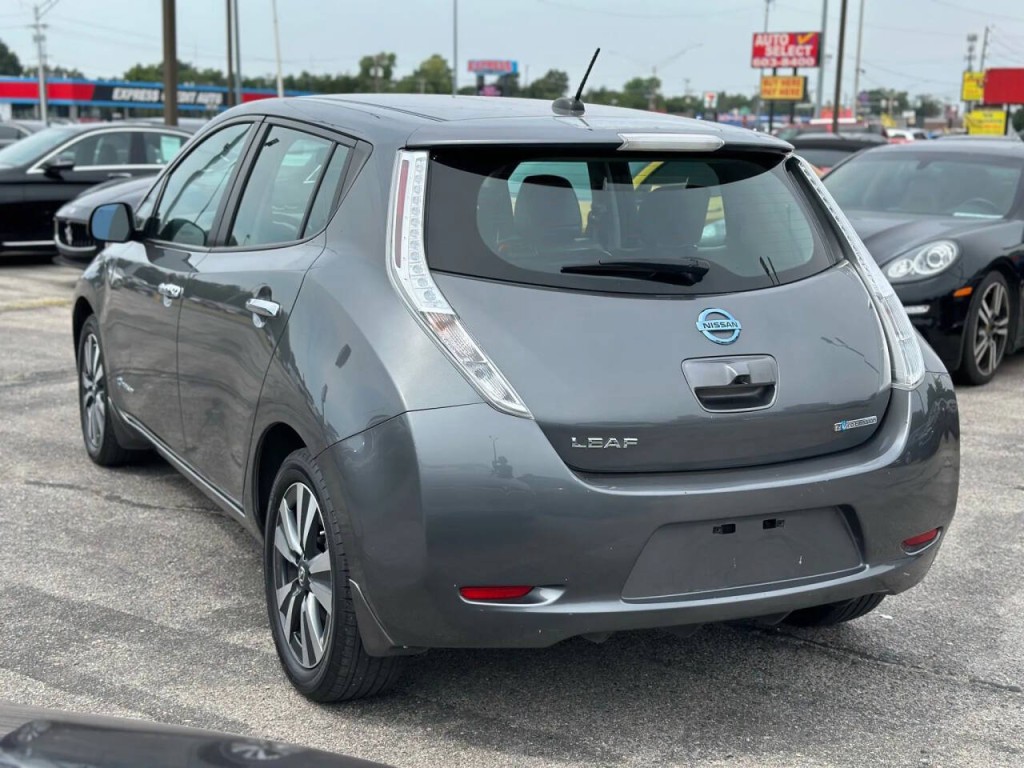 2017 Nissan Leaf Image 8