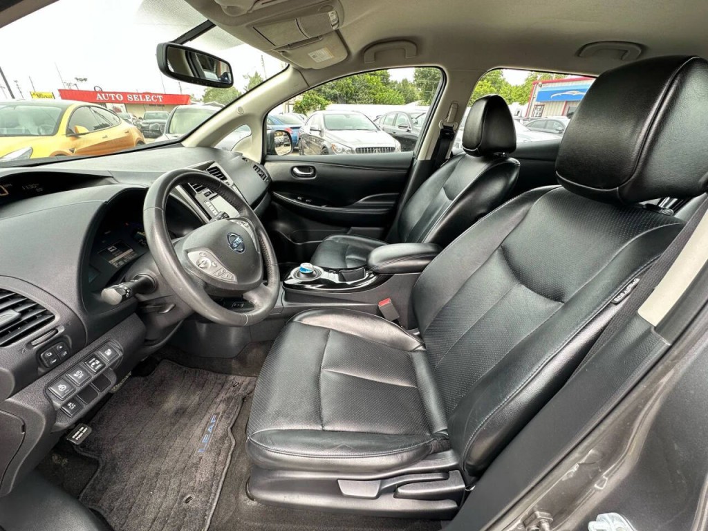 2017 Nissan Leaf Image 10