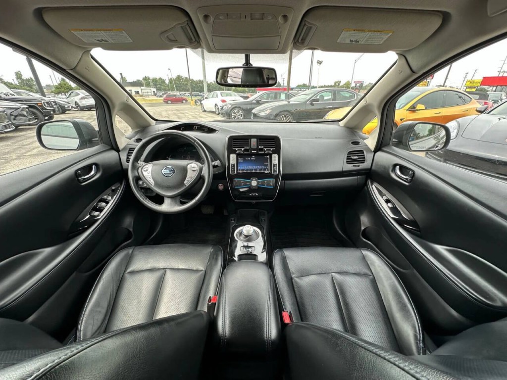 2017 Nissan Leaf Image 11
