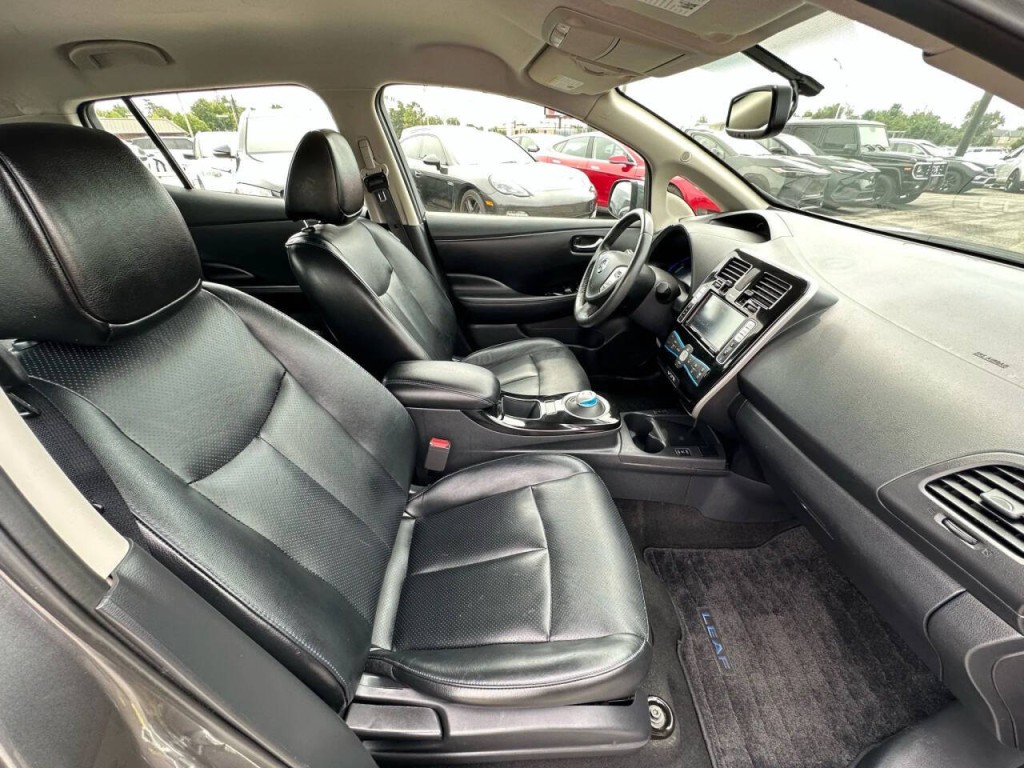 2017 Nissan Leaf Image 13