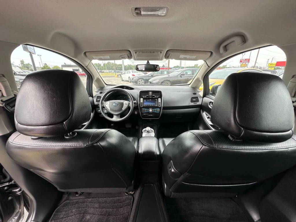 2017 Nissan Leaf Image 15