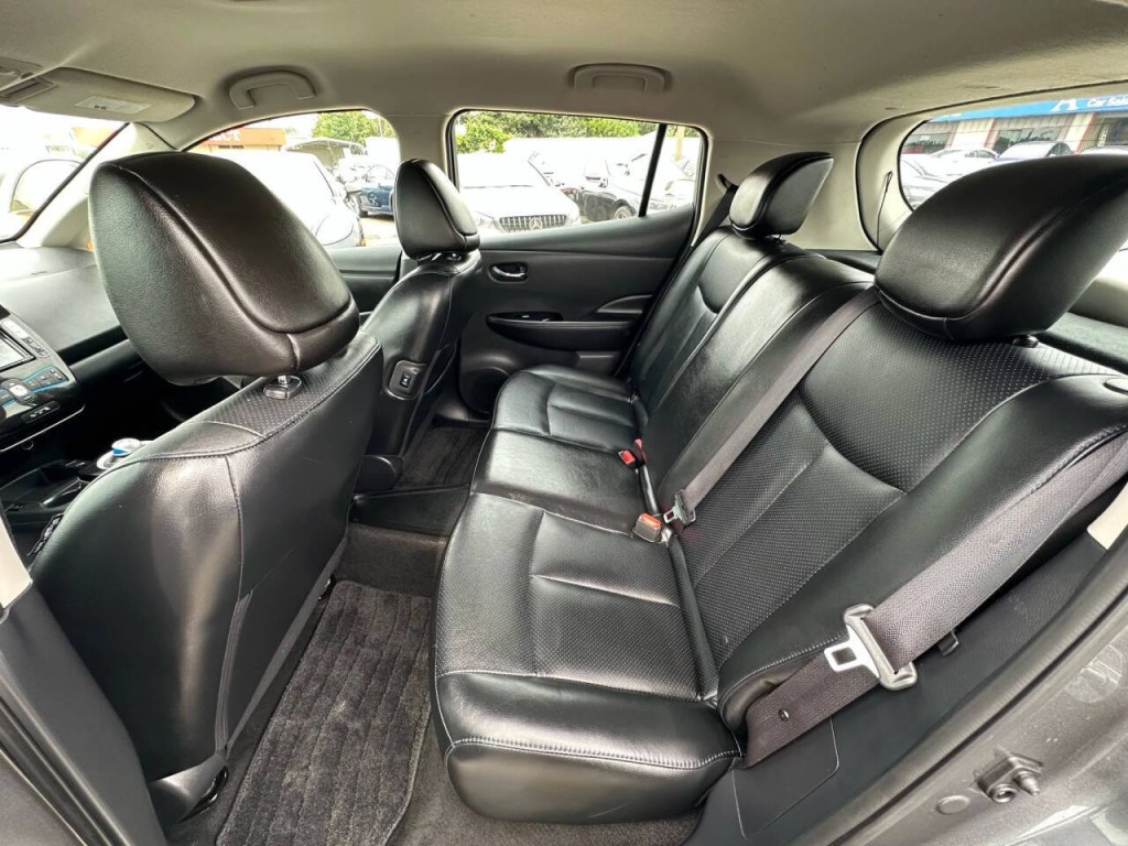 2017 Nissan Leaf Image 17