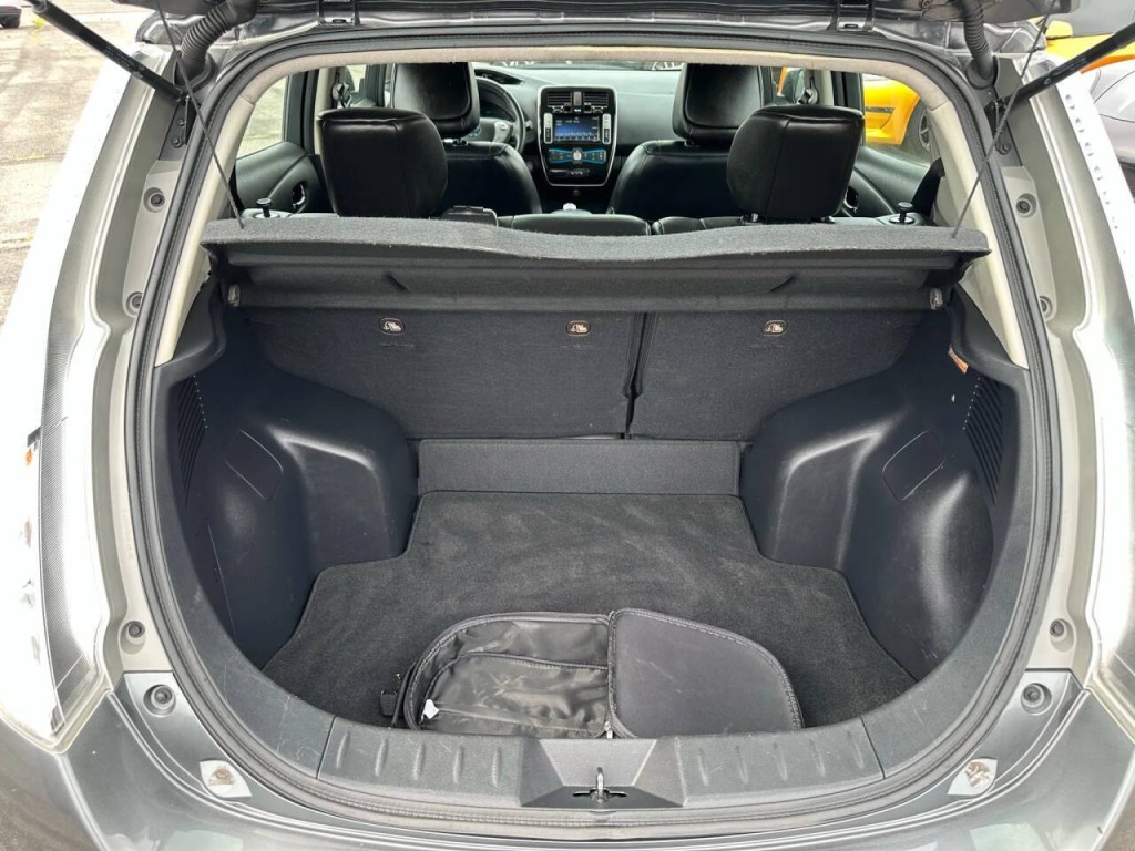 2017 Nissan Leaf Image 18