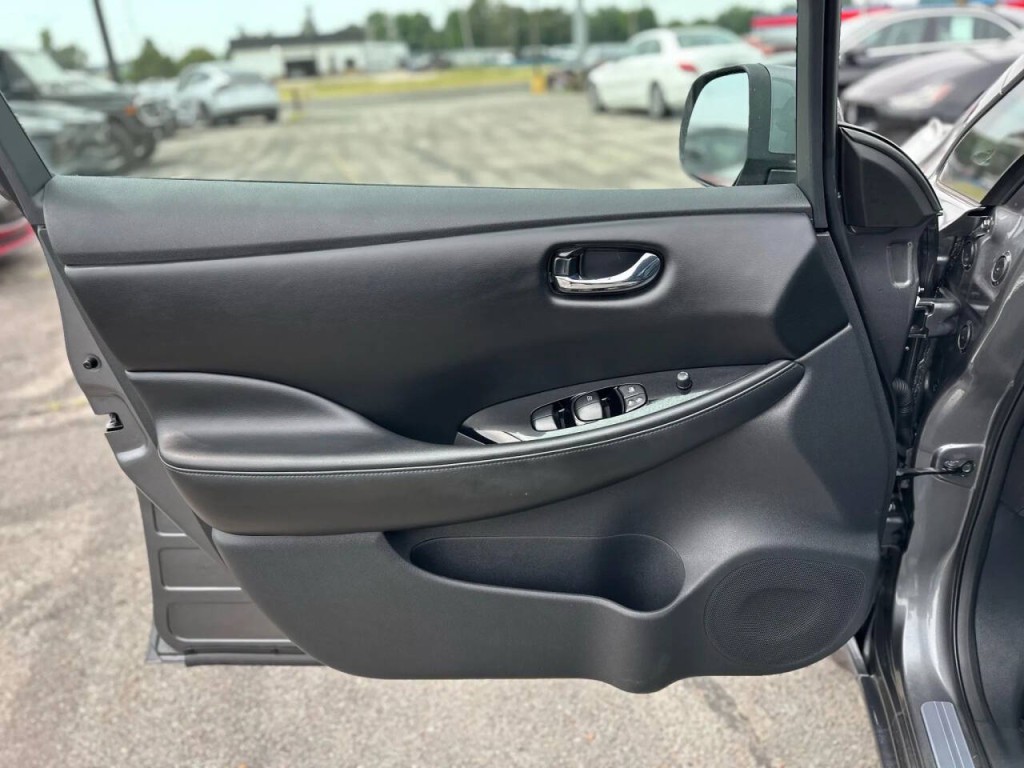 2017 Nissan Leaf Image 20
