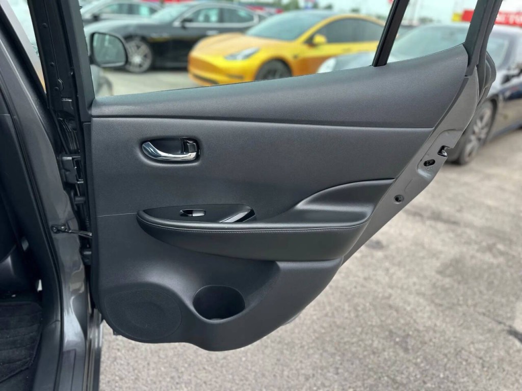 2017 Nissan Leaf Image 23