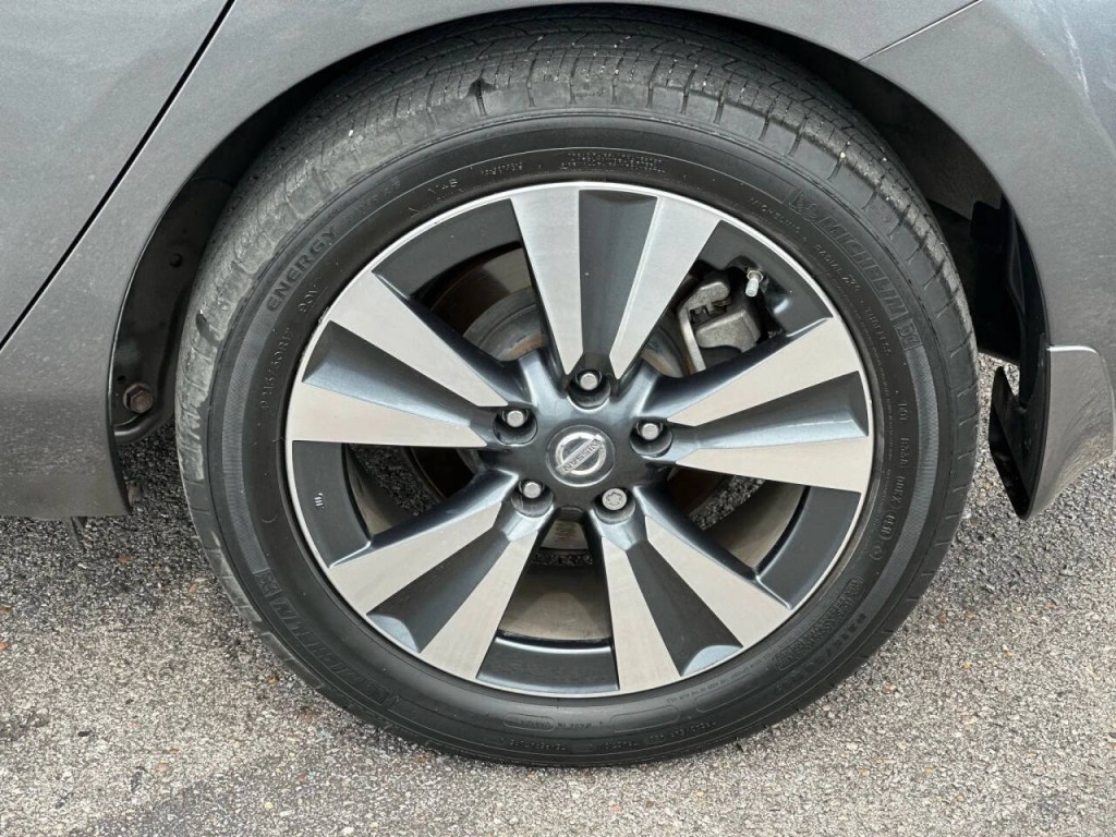 2017 Nissan Leaf Image 24