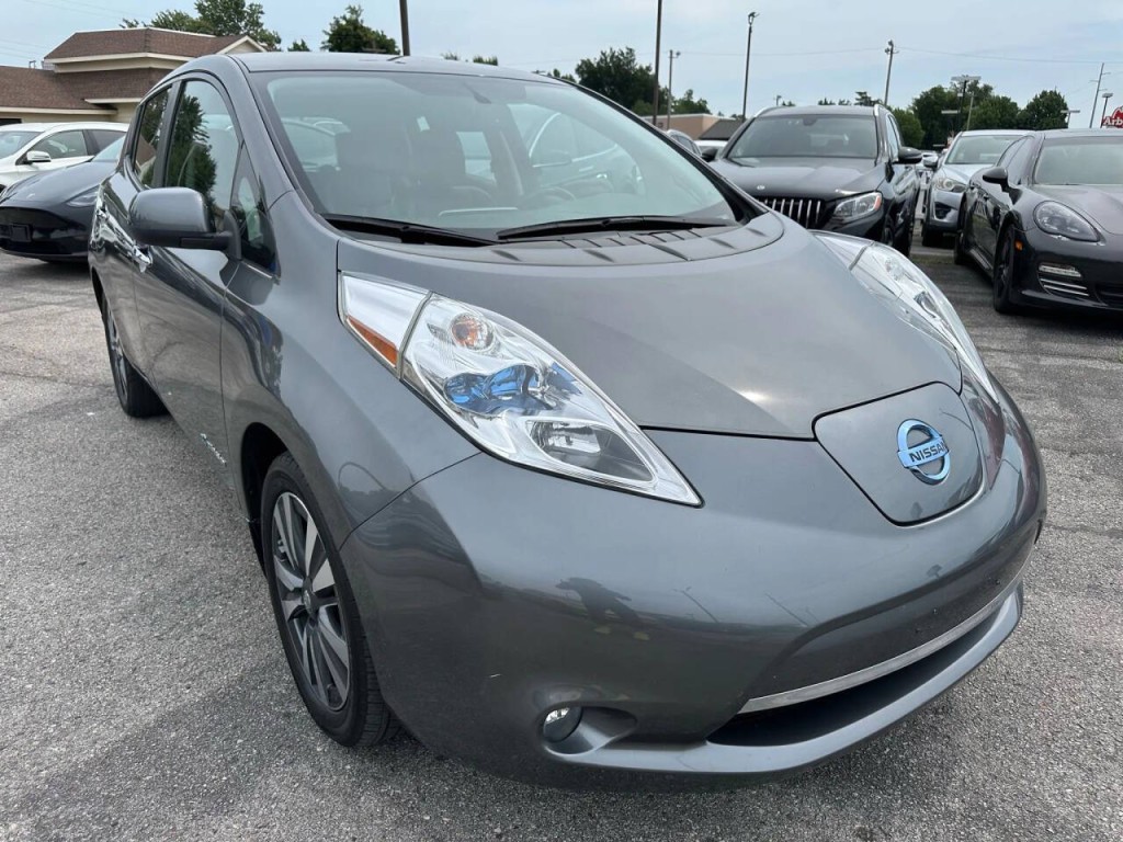 2017 Nissan Leaf Image 30
