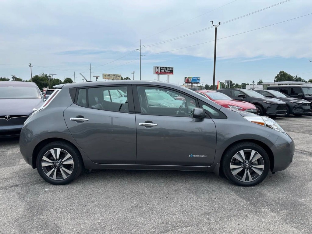2017 Nissan Leaf Image 31