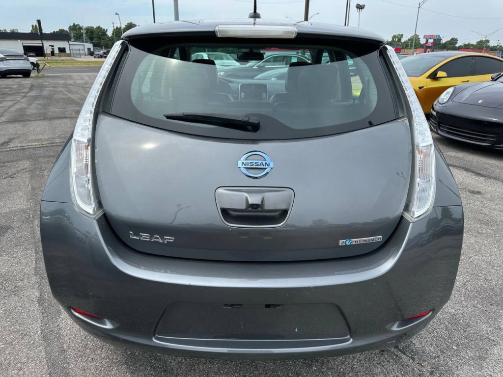 2017 Nissan Leaf Image 33