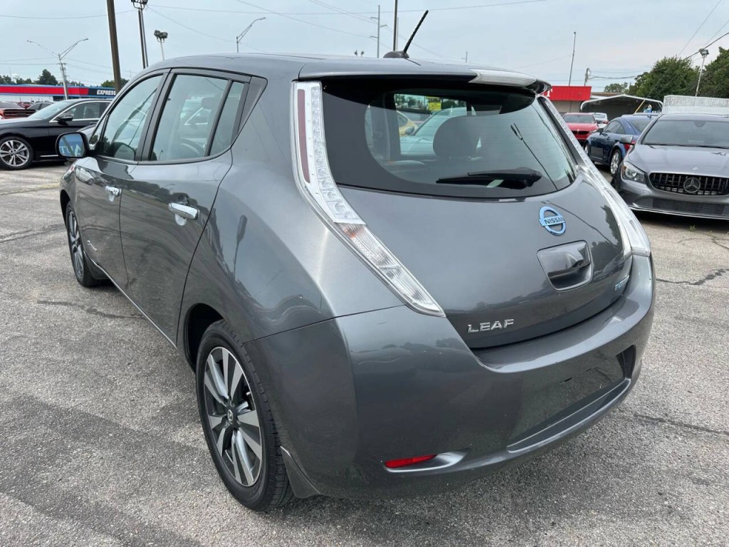 2017 Nissan Leaf Image 34