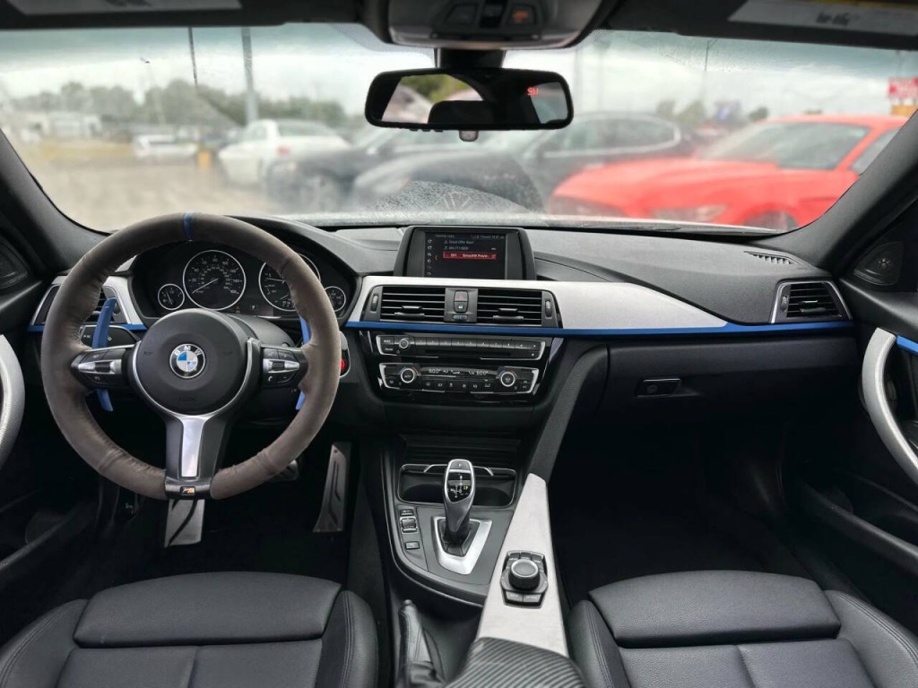 2018 BMW 3 Series Image 12