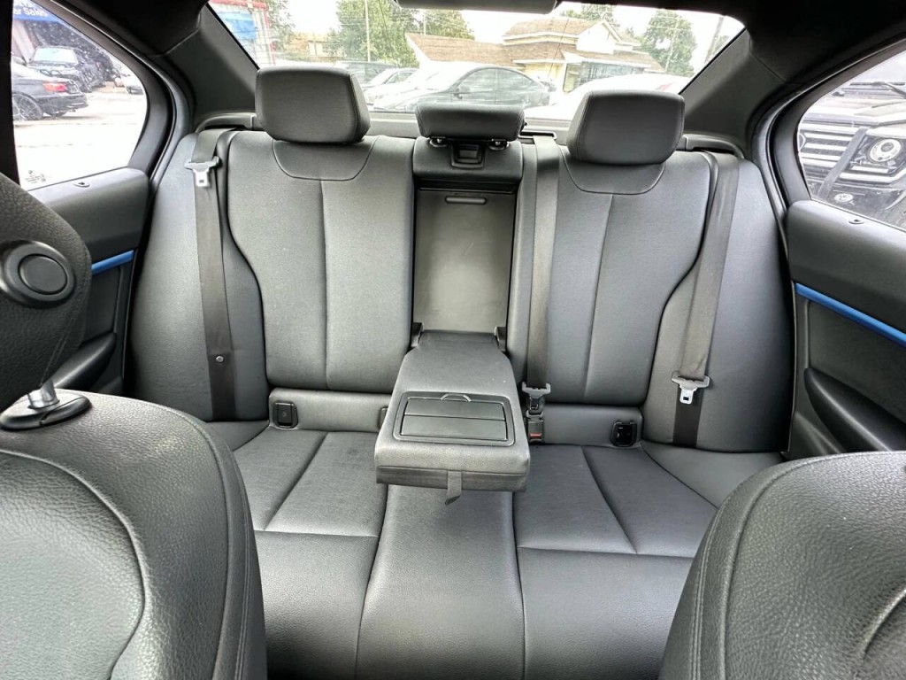 2018 BMW 3 Series Image 15