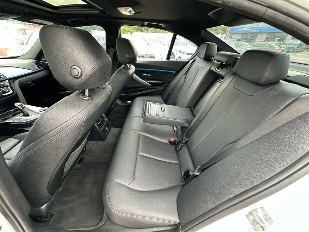 2018 BMW 3 Series Image 16