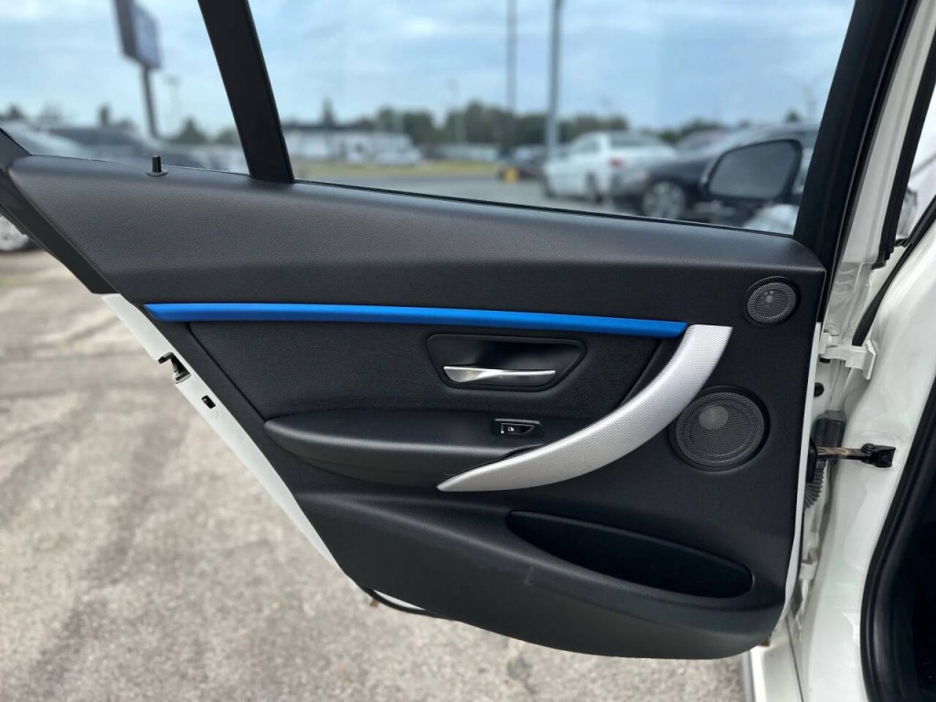 2018 BMW 3 Series Image 20