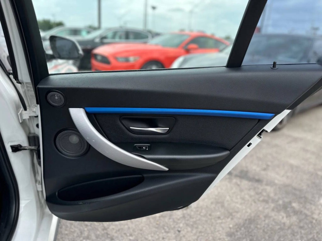 2018 BMW 3 Series Image 22