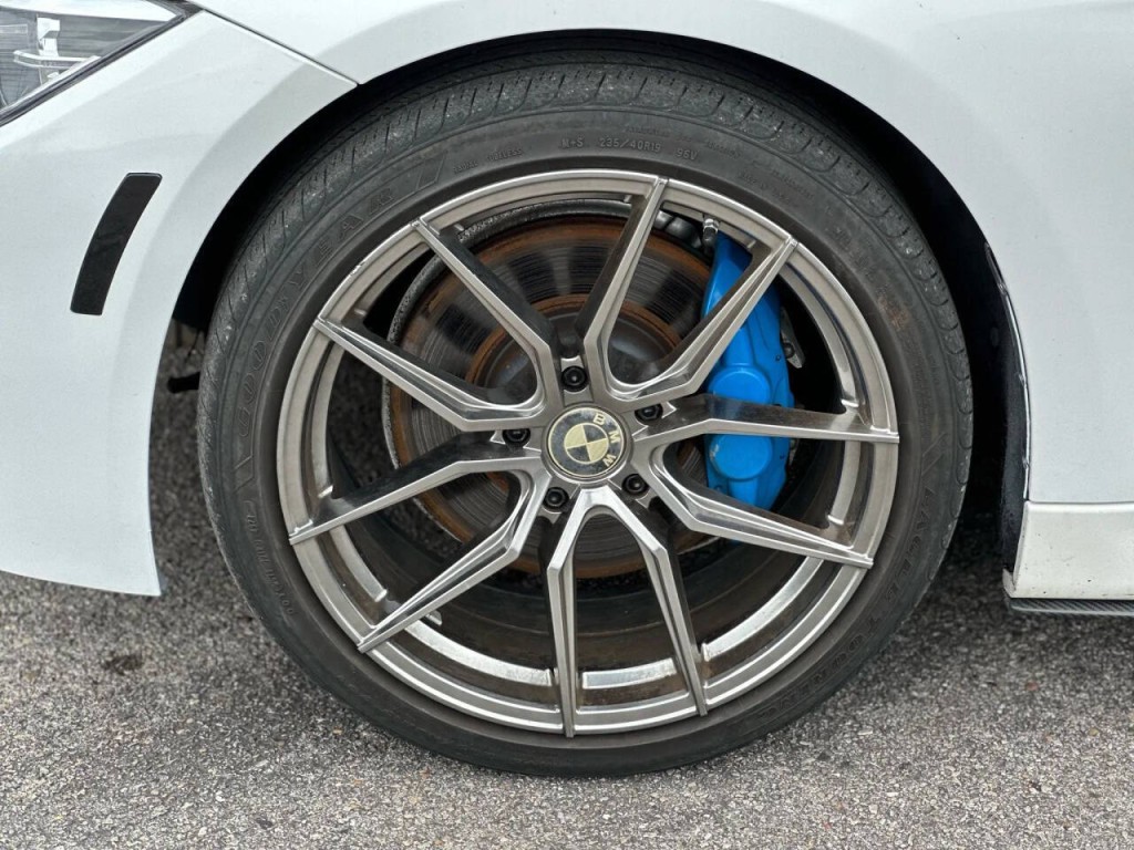 2018 BMW 3 Series Image 24