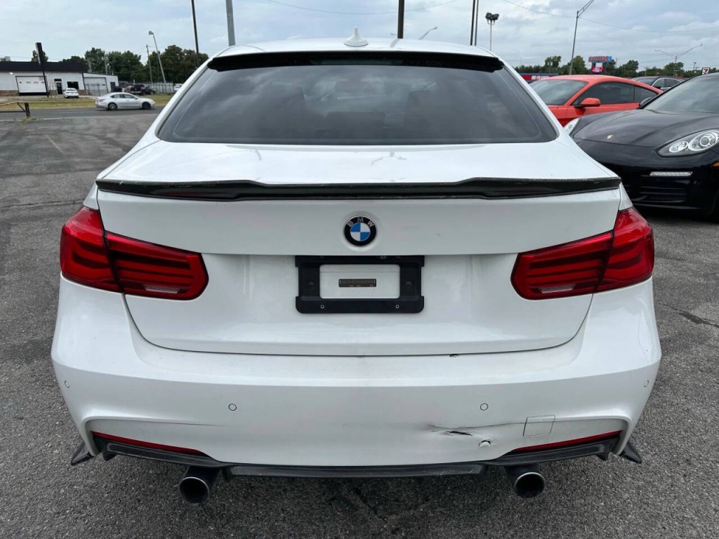 2018 BMW 3 Series Image 33