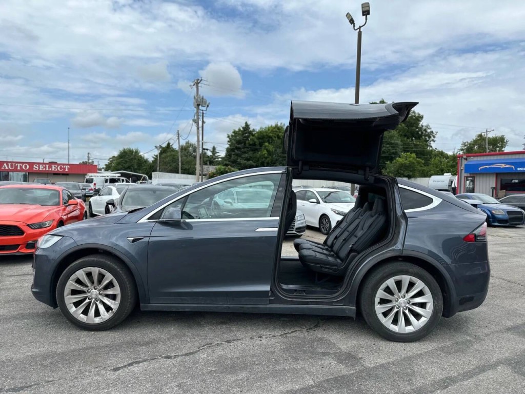 2018 Tesla Model X Image 9