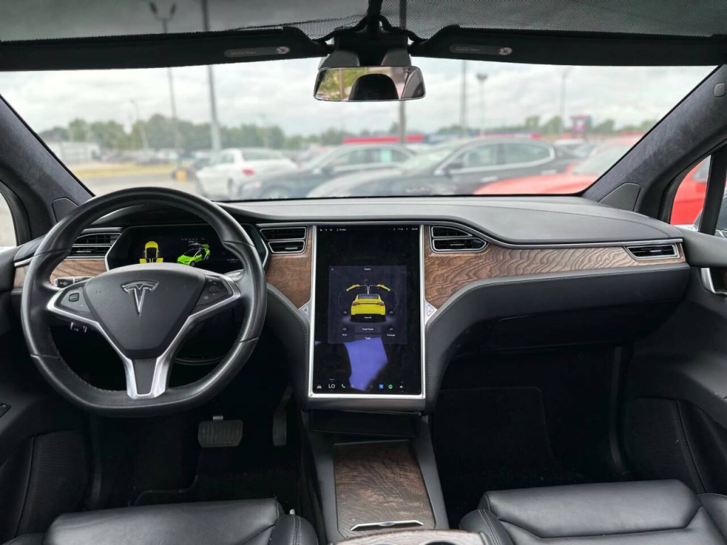 2018 Tesla Model X Image 12