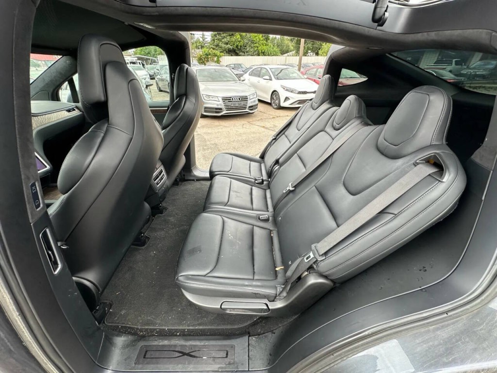 2018 Tesla Model X Image 16