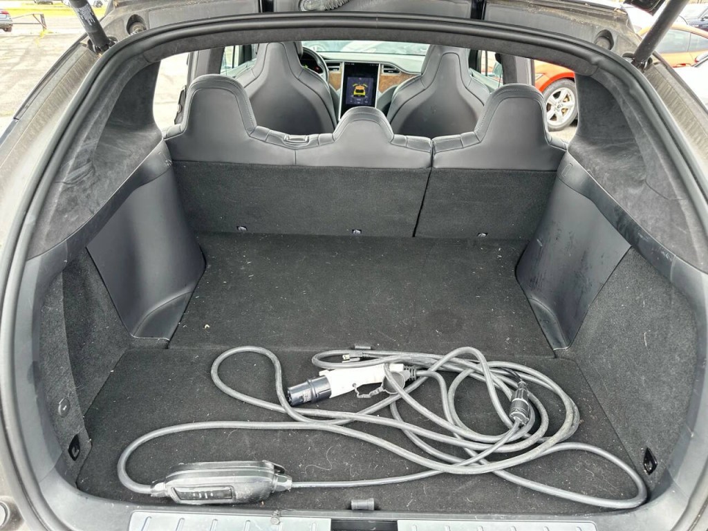 2018 Tesla Model X Image 17