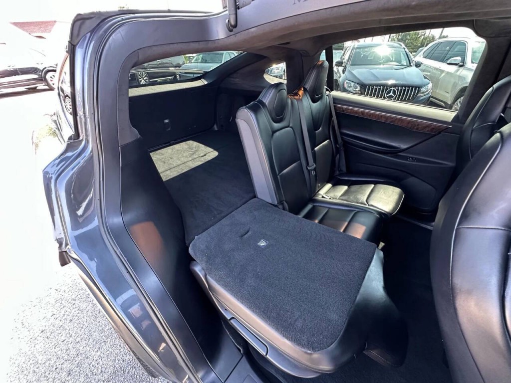 2018 Tesla Model X Image 23