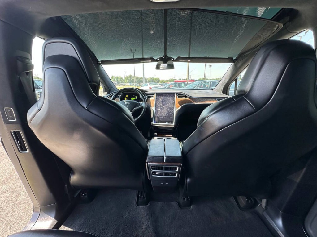 2018 Tesla Model X Image 24