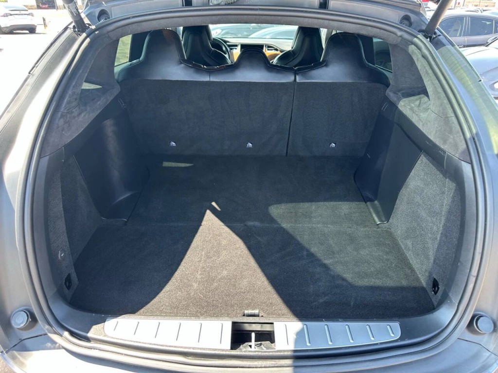 2018 Tesla Model X Image 28
