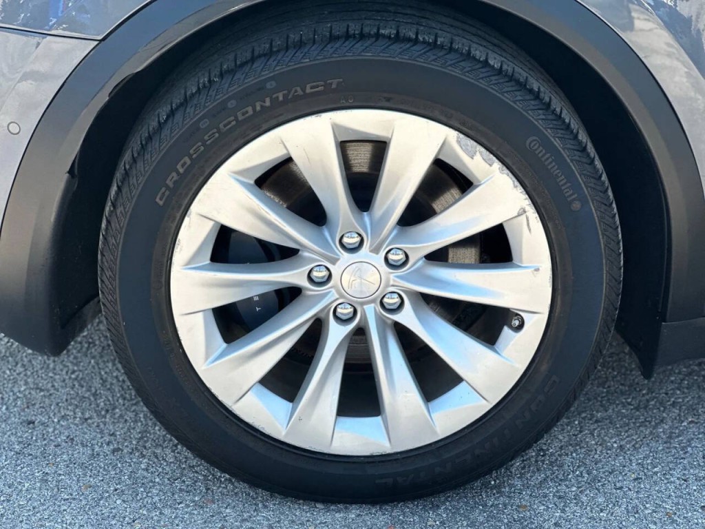 2018 Tesla Model X Image 32