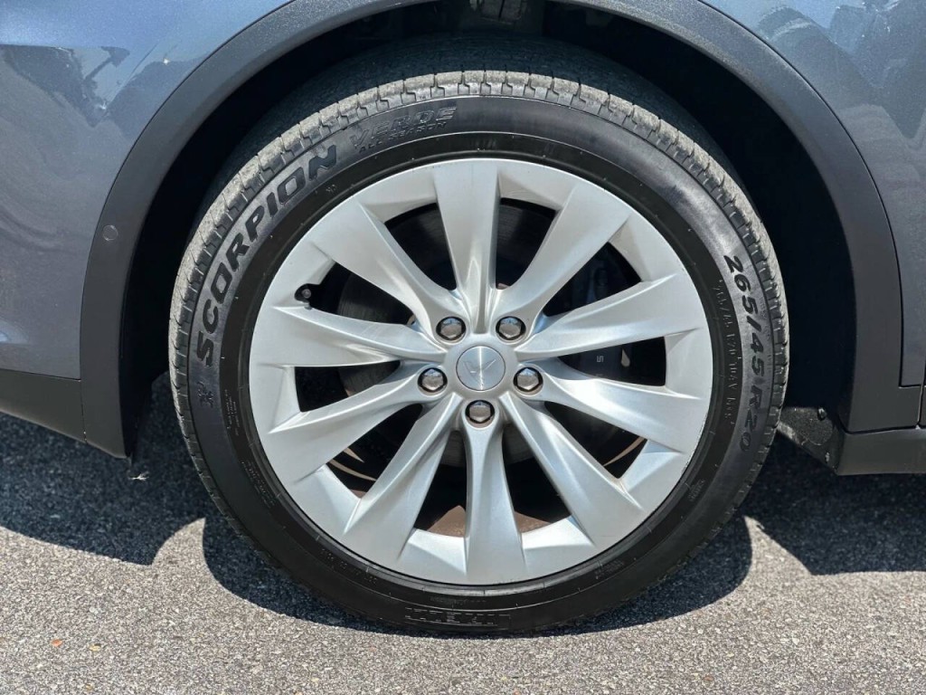 2018 Tesla Model X Image 34