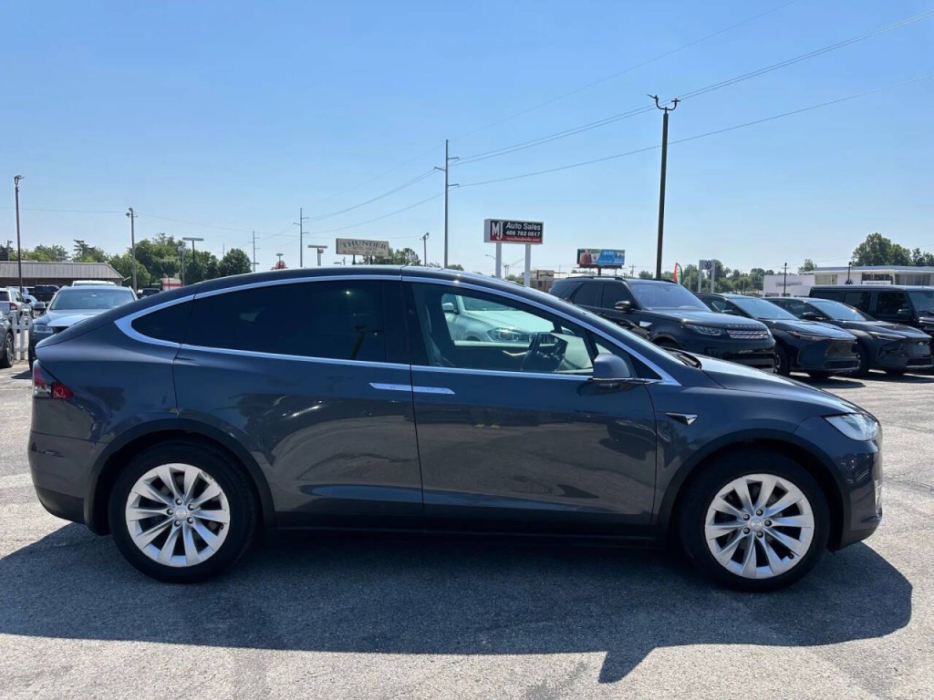 2018 Tesla Model X Image 42
