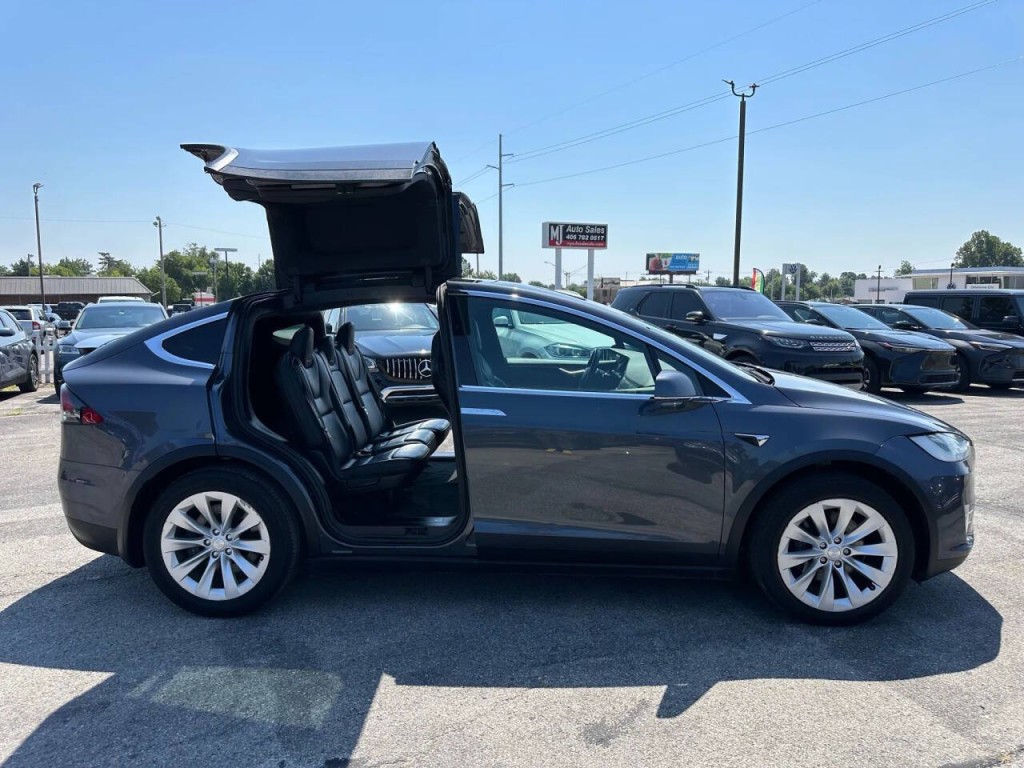 2018 Tesla Model X Image 43