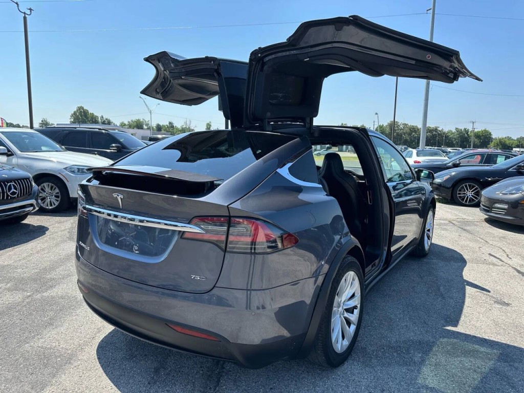 2018 Tesla Model X Image 45